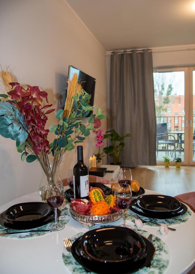 Maya'S Flats & Resorts - River View Gdańsk Buitenkant foto